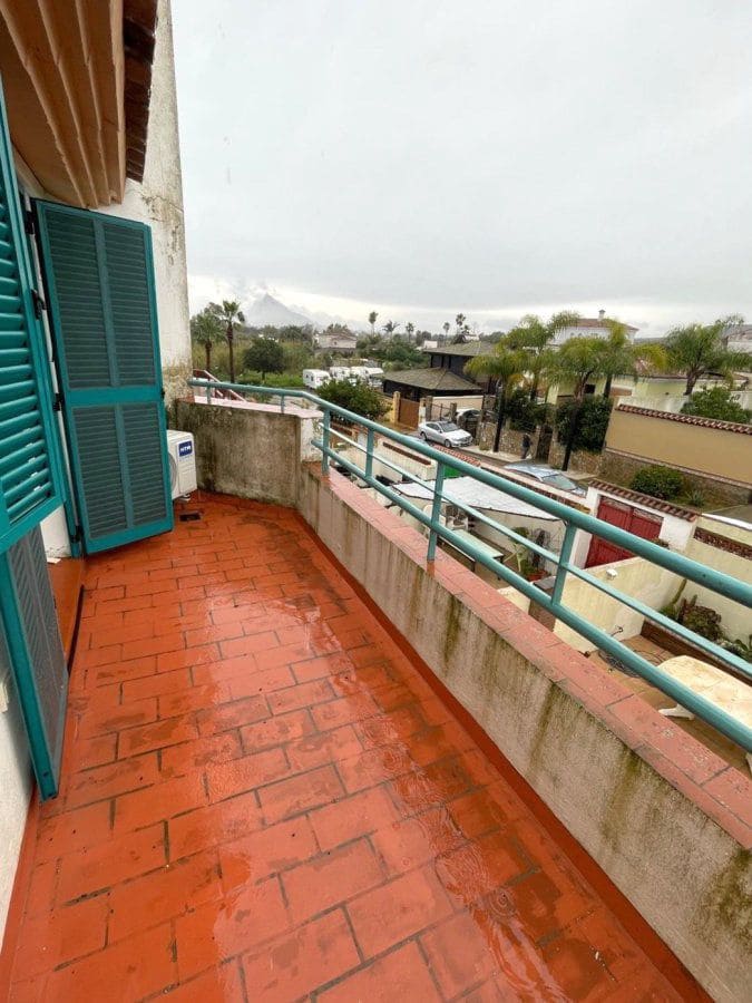 3 bedroom Terraced Villa for sale in La Linea de la Concepcion with garage - € 329,000 (Ref: 9738343)