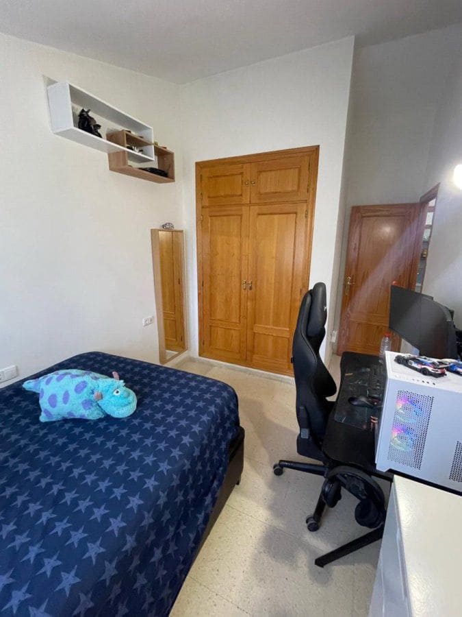 3 bedroom Terraced Villa for sale in La Linea de la Concepcion with garage - € 329,000 (Ref: 9738343)