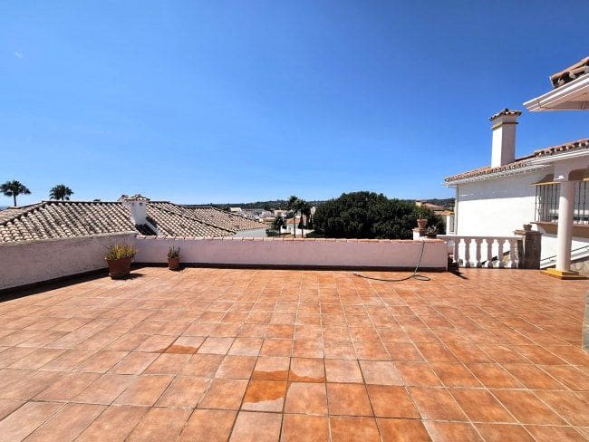 4 quarto Moradia para venda em Pueblo Nuevo de Guadiaro - 735 000 € (Ref: 9747717)