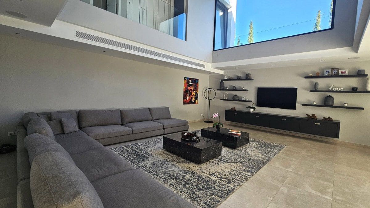 5 bedroom Villa for rent in Sotogrande - € 10,000 (Ref: 9755444)