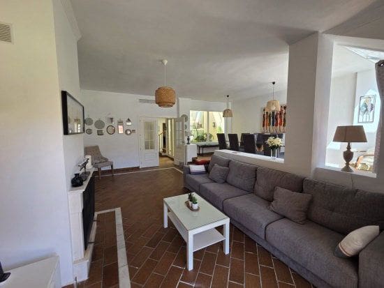 4 bedroom Villa for rent in Sotogrande - € 2,000 (Ref: 9758681)