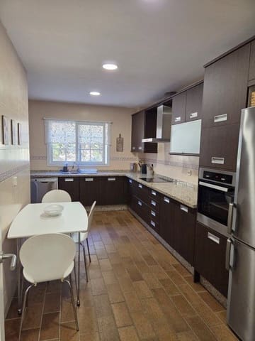 4 bedroom Villa for rent in Sotogrande Costa, San Roque - € 2,000 (Ref: 9758681)