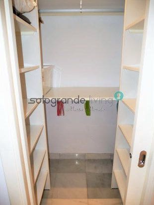 4 quarto Apartamento para arrendar em Sotogrande com piscina garagem - 2 400 € (Ref: 9777787)