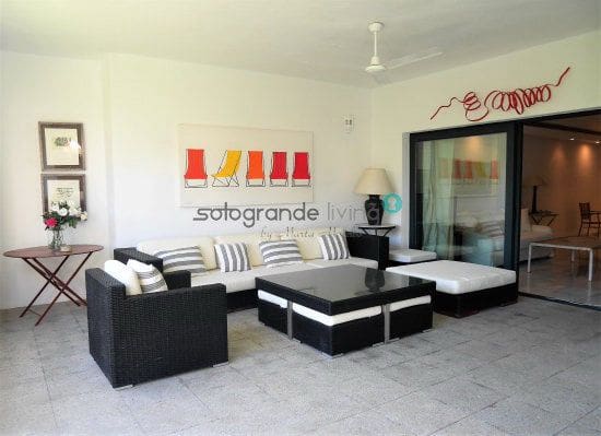4 quarto Apartamento para arrendar em Sotogrande com piscina garagem - 2 400 € (Ref: 9777787)