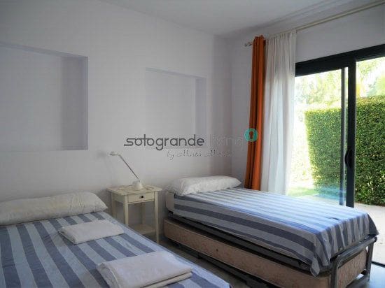 4 quarto Apartamento para arrendar em Sotogrande com piscina garagem - 2 400 € (Ref: 9777787)