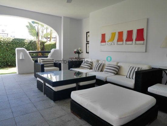 4 quarto Apartamento para arrendar em Sotogrande com piscina garagem - 2 400 € (Ref: 9777787)