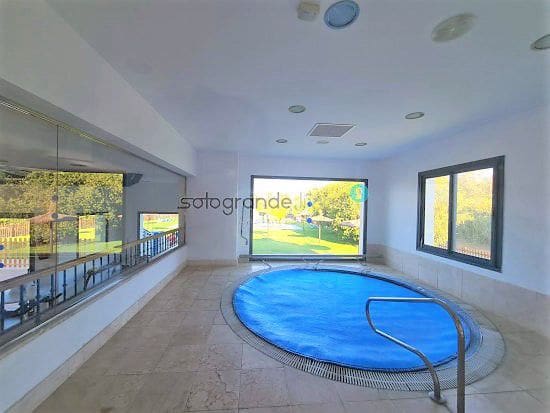 4 quarto Apartamento para arrendar em Sotogrande com piscina garagem - 2 400 € (Ref: 9777787)