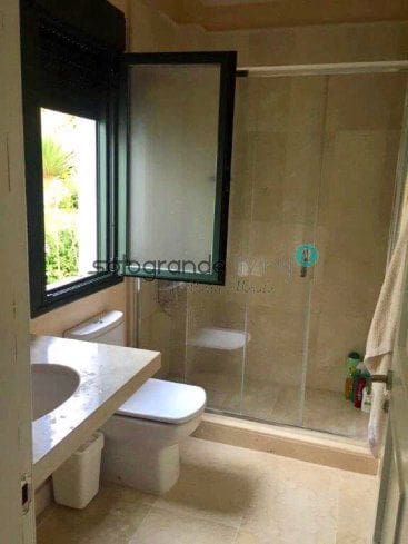 4 quarto Apartamento para arrendar em Sotogrande com piscina garagem - 2 400 € (Ref: 9777787)