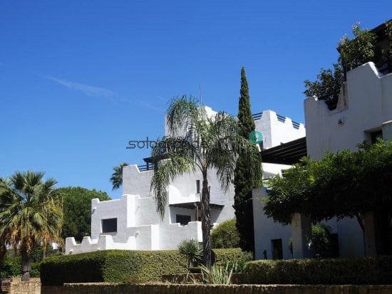 4 quarto Apartamento para arrendar em Sotogrande com piscina garagem - 2 400 € (Ref: 9777787)