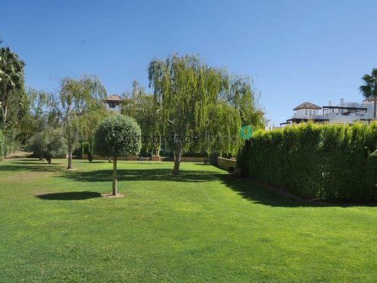 4 quarto Apartamento para arrendar em Sotogrande com piscina garagem - 2 400 € (Ref: 9777787)