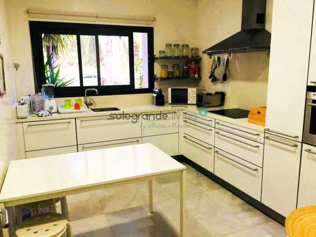 4 quarto Apartamento para arrendar em Sotogrande com piscina garagem - 2 400 € (Ref: 9777787)