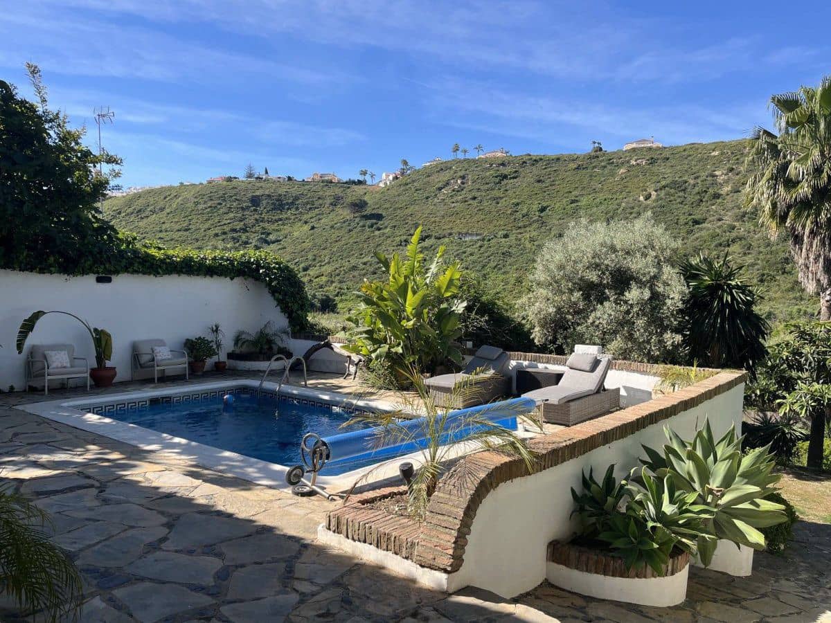 3 bedroom Finca/Country House for sale in Manilva - € 430,000 (Ref: 9784894)