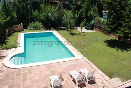 5 bedroom Villa for rent in Sotogrande Alto, San Roque with pool - € 3,500 (Ref: 9796535)