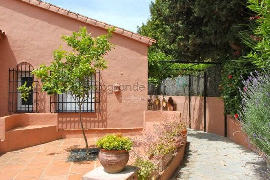 5 bedroom Villa for rent in Sotogrande with pool - € 3,500 (Ref: 9796535)