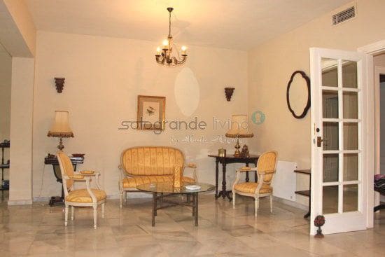 5 bedroom Villa for rent in Sotogrande with pool - € 3,500 (Ref: 9796535)