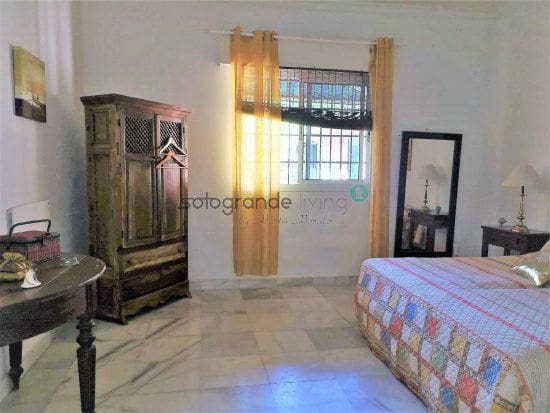 5 bedroom Villa for rent in Sotogrande with pool - € 3,500 (Ref: 9796535)