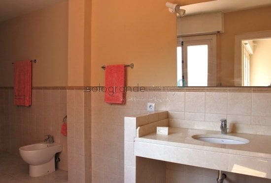 5 bedroom Villa for rent in Sotogrande with pool - € 3,500 (Ref: 9796535)