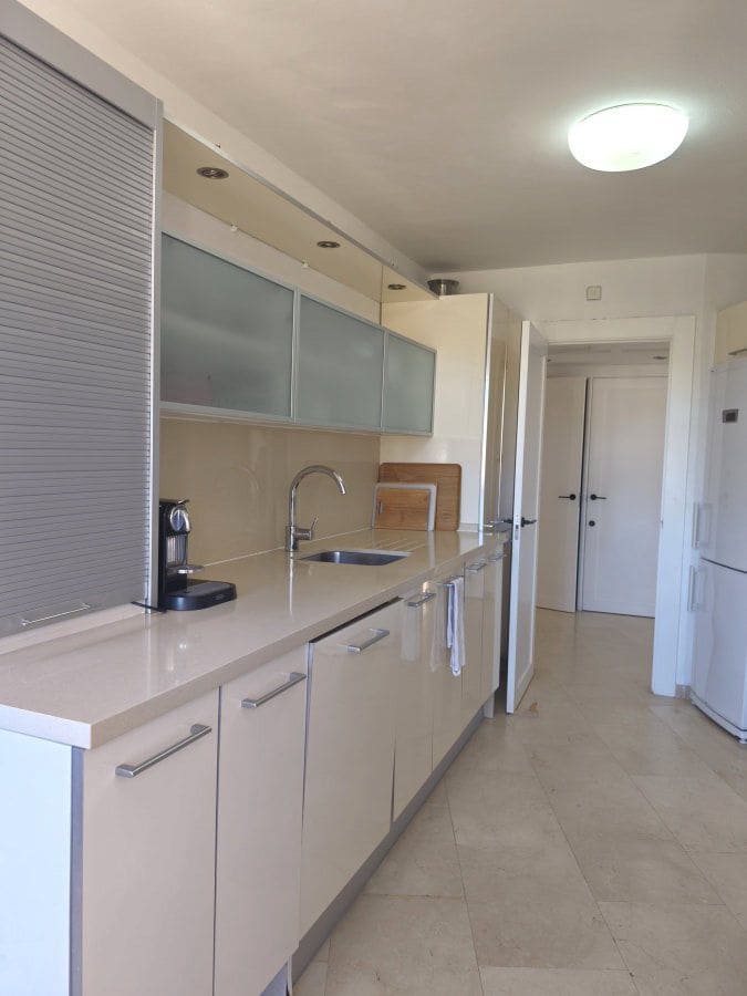 3 soveværelse Lejlighed til leje i Sotogrande med garage - € 2.200 (Ref: 9817811)