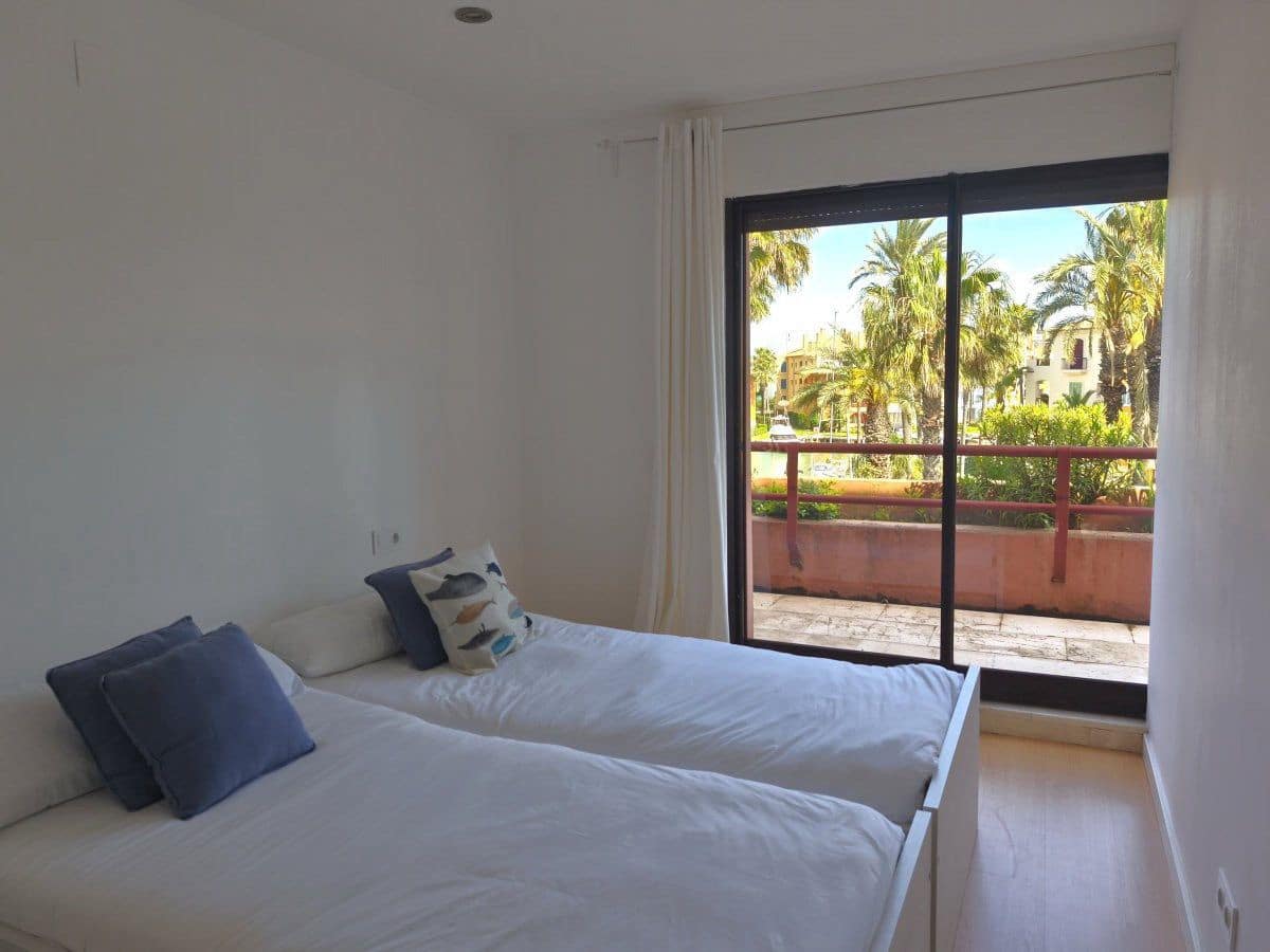 3 soveværelse Lejlighed til leje i Sotogrande med garage - € 2.200 (Ref: 9817811)