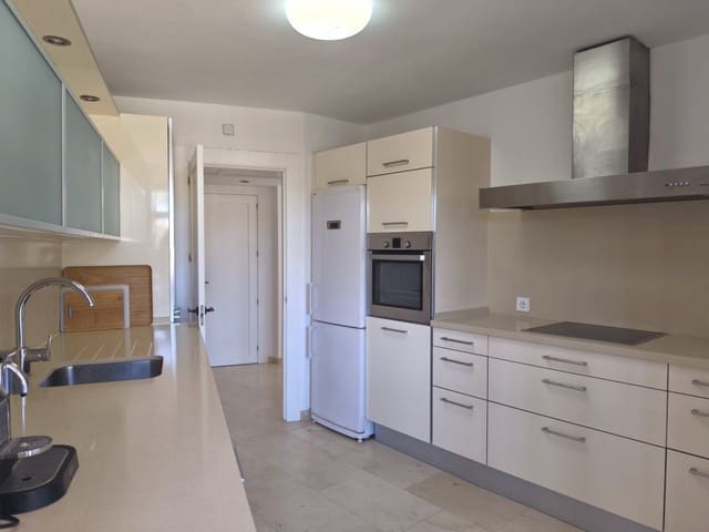 3 bedroom Apartment for rent in Sotogrande, San Roque with garage - € 2,200 (Ref: 9817811)