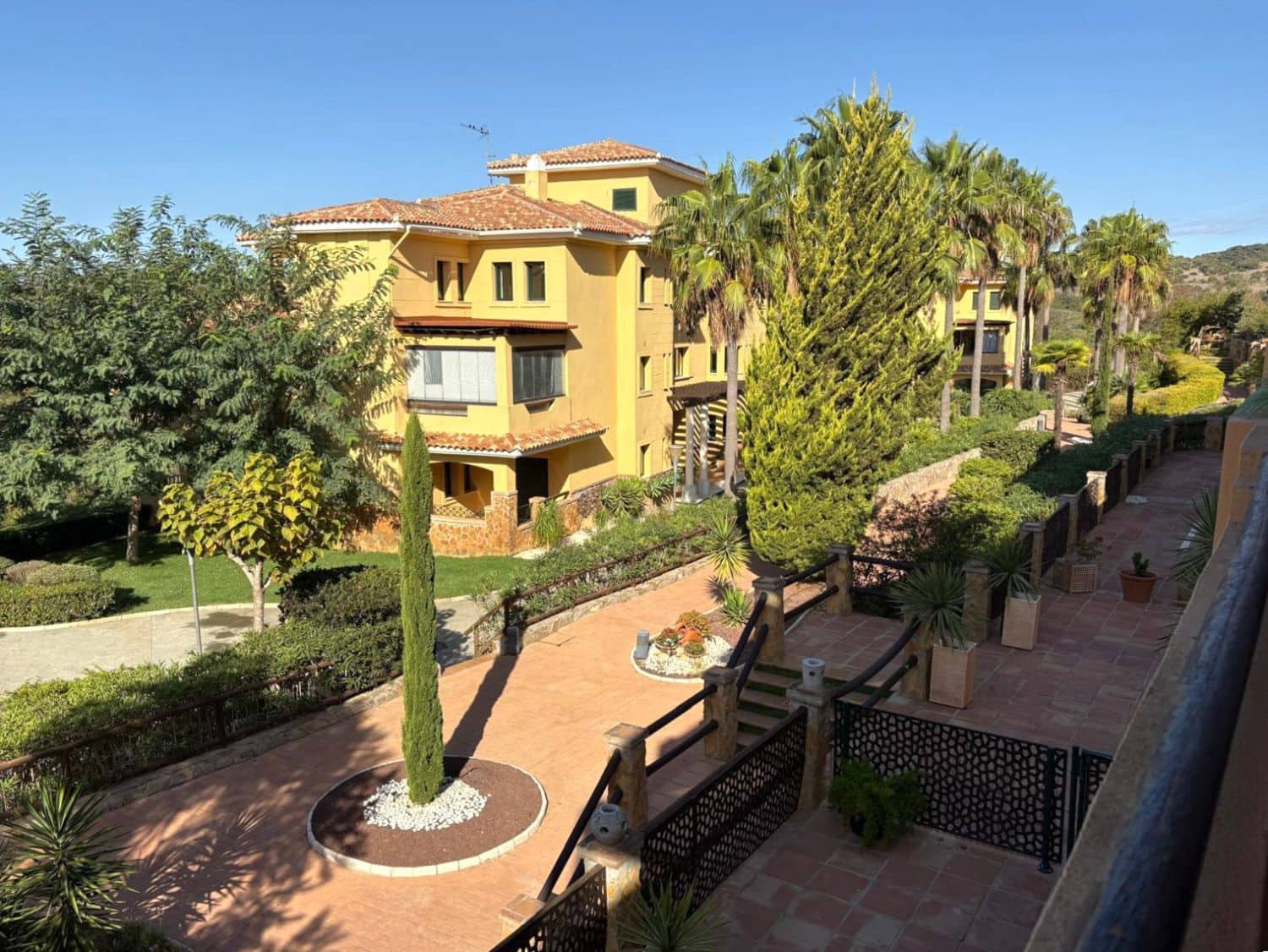 2 bedroom Apartment for rent in Sotogrande with pool garage - € 2,100 (Ref: 9851518)