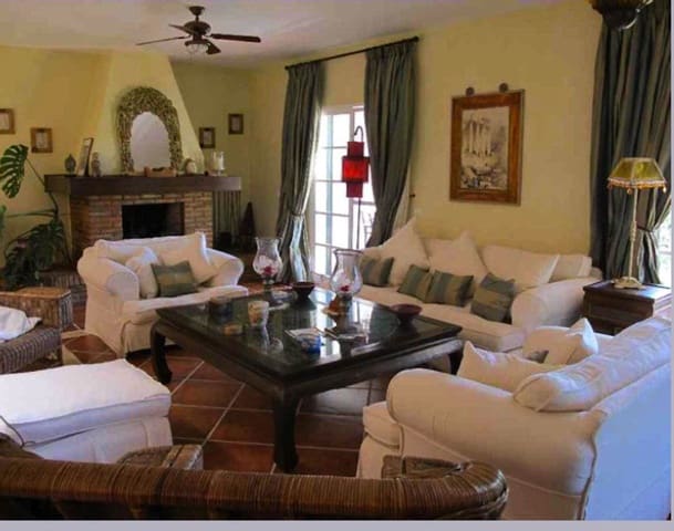 6 soveværelse Villa til leje i Sotogrande Alto, San Roque med swimmingpool - € 6.000 (Ref: 9866735)