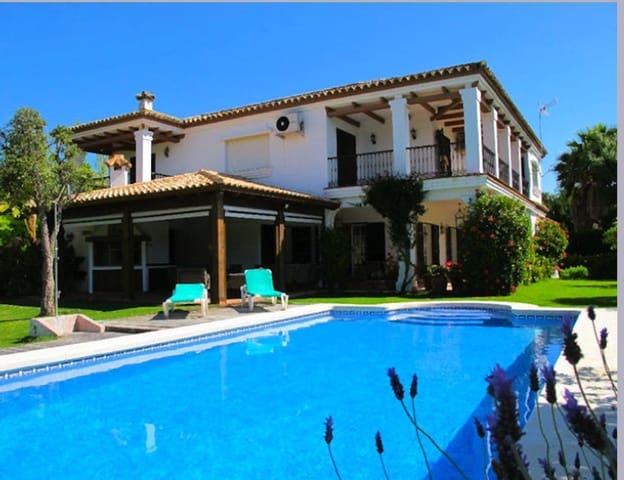 6 makuuhuone Huvila myytävänä paikassa Sotogrande Alto, San Roque - 1 600 000 € (Ref: 9866736)
