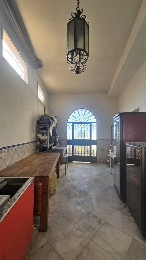 Commercieel te koop in Guadiaro - € 295.000 (Ref: 9873080)