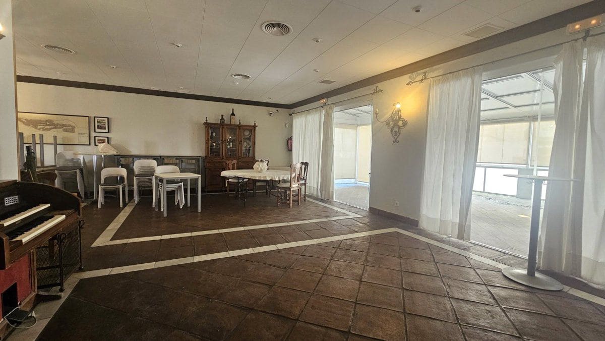 Commercieel te koop in Guadiaro - € 295.000 (Ref: 9873080)