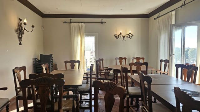 Commercieel te koop in Guadiaro, San Roque - € 295.000 (Ref: 9873080)