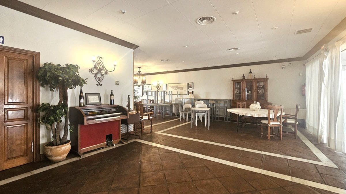 Commercieel te koop in Guadiaro - € 295.000 (Ref: 9873080)