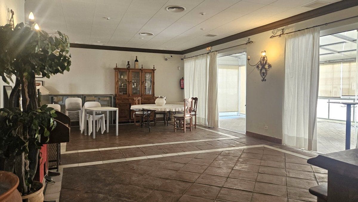 Commercieel te koop in Guadiaro - € 295.000 (Ref: 9873080)