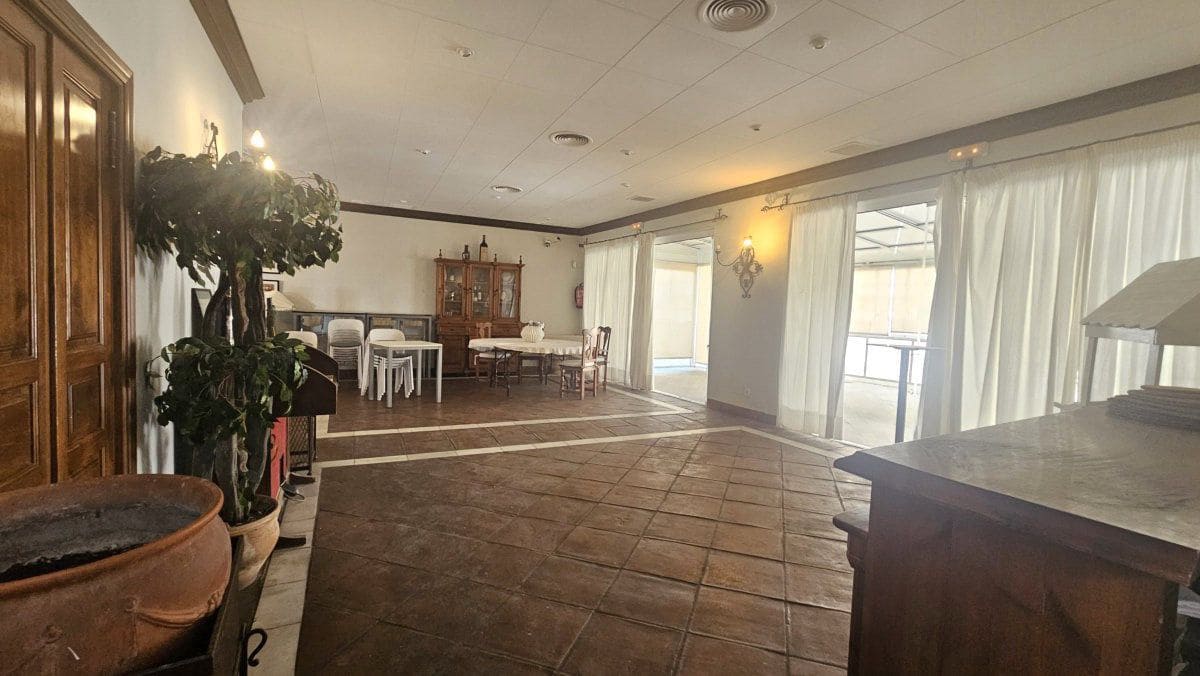 Commercieel te koop in Guadiaro - € 295.000 (Ref: 9873080)