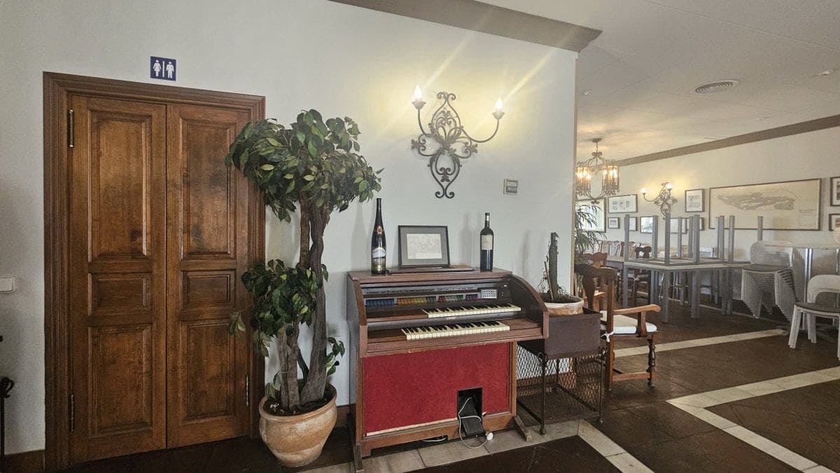 Commercieel te koop in Guadiaro - € 295.000 (Ref: 9873080)