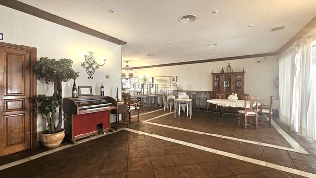 Commercieel te koop in Guadiaro, San Roque - € 295.000 (Ref: 9873080)
