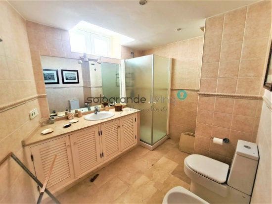 2 sovrum Lägenhet att hyra i Sotogrande med pool garage - 1 600 € (Ref: 9878177)