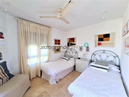 2 sovrum Lägenhet att hyra i Sotogrande med pool garage - 1 600 € (Ref: 9878177)