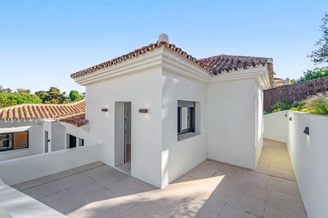 5 soverom Villa til salgs i Sotogrande Costa, San Roque - € 2 275 000 (Ref: 9878178)