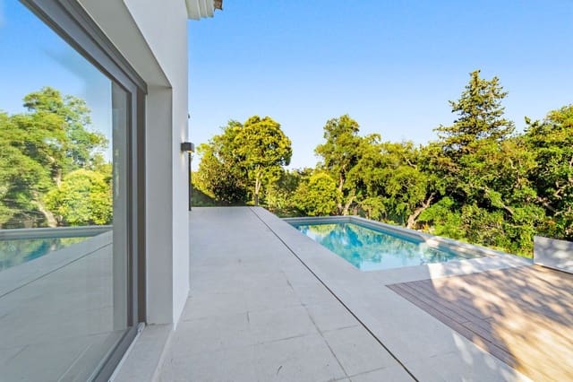 5 soverom Villa til salgs i Sotogrande Costa, San Roque - € 2 275 000 (Ref: 9878178)