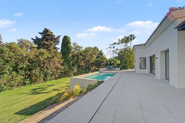 5 soverom Villa til salgs i Sotogrande Costa, San Roque - € 2 275 000 (Ref: 9878178)