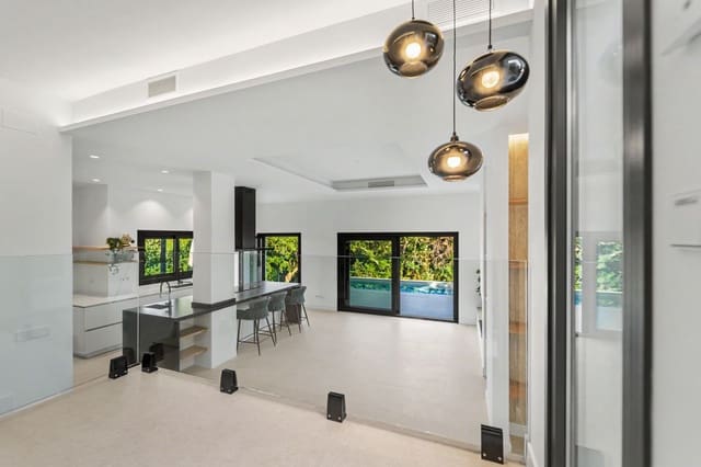 5 makuuhuone Huvila myytävänä paikassa Sotogrande Costa, San Roque mukana uima-altaan - 2 275 000 € (Ref: 9878178)