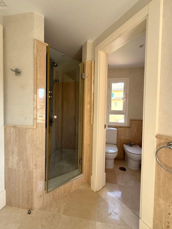3 makuuhuone Huoneisto vuokrattavana paikassa Sotogrande mukana 
autotalli - 4 500 € (Ref: 9906967)
