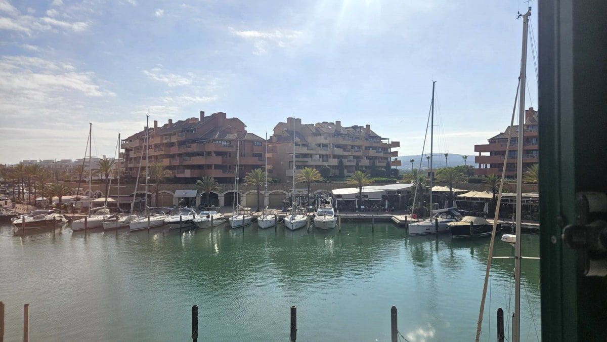 3 makuuhuone Huoneisto vuokrattavana paikassa Sotogrande mukana 
autotalli - 4 500 € (Ref: 9906967)