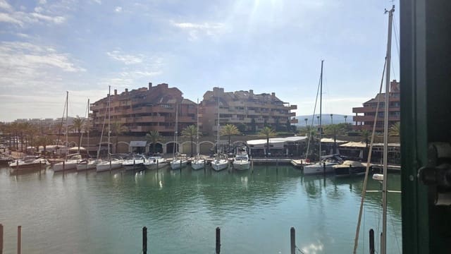 3 makuuhuone Huoneisto vuokrattavana paikassa Sotogrande, San Roque mukana 
autotalli - 4 500 € (Ref: 9906967)