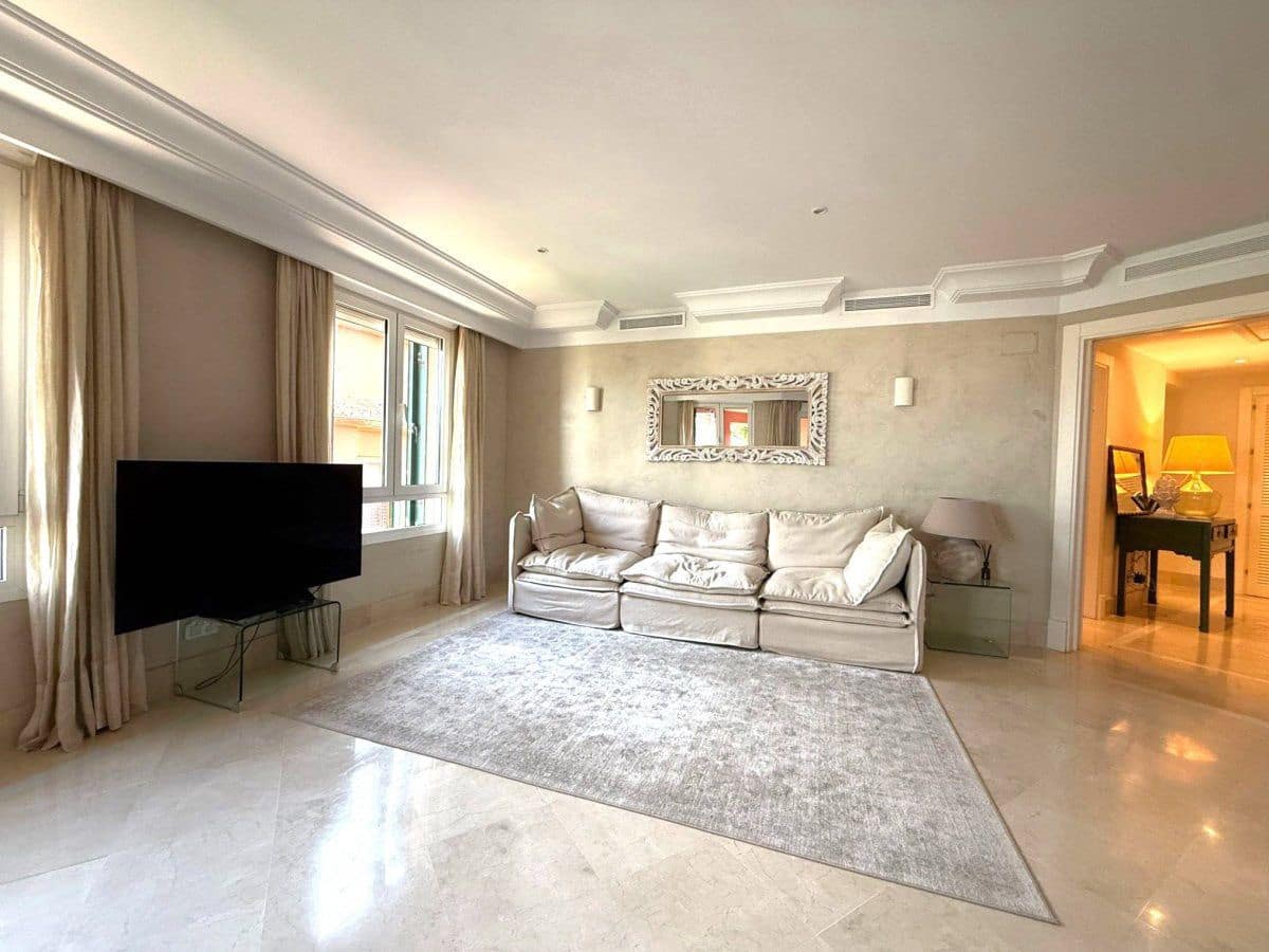 3 makuuhuone Huoneisto vuokrattavana paikassa Sotogrande mukana 
autotalli - 4 500 € (Ref: 9906967)