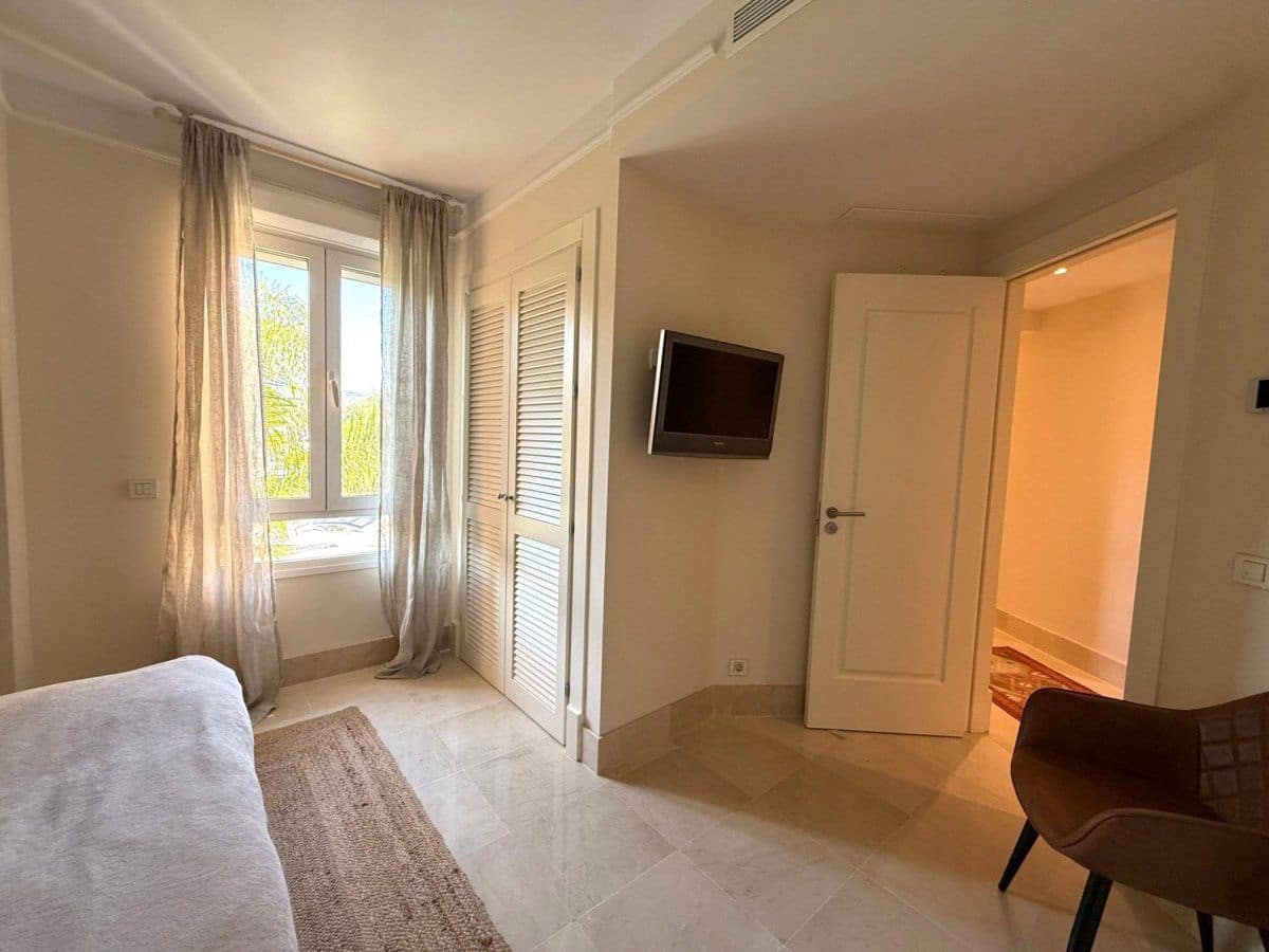 3 makuuhuone Huoneisto vuokrattavana paikassa Sotogrande mukana 
autotalli - 4 500 € (Ref: 9906967)