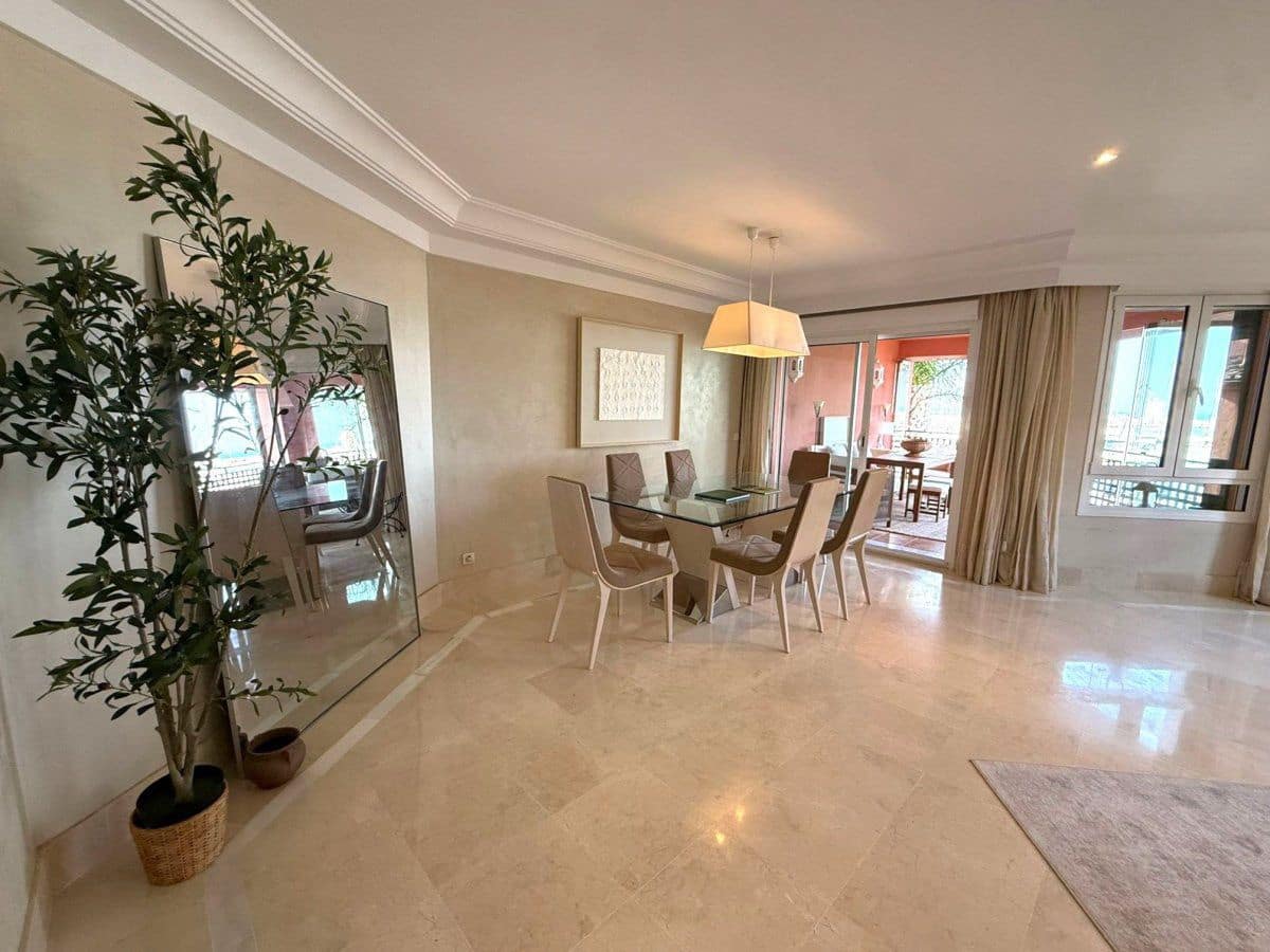 3 makuuhuone Huoneisto vuokrattavana paikassa Sotogrande mukana 
autotalli - 4 500 € (Ref: 9906967)