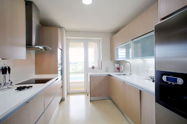 Appartement de 2 chambres à louer à Sotogrande, San Roque avec garage - 2 250 € (Ref: 9936009)