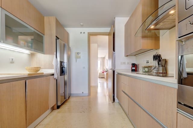 Appartement de 2 chambres à louer à Sotogrande, San Roque avec garage - 2 250 € (Ref: 9936009)
