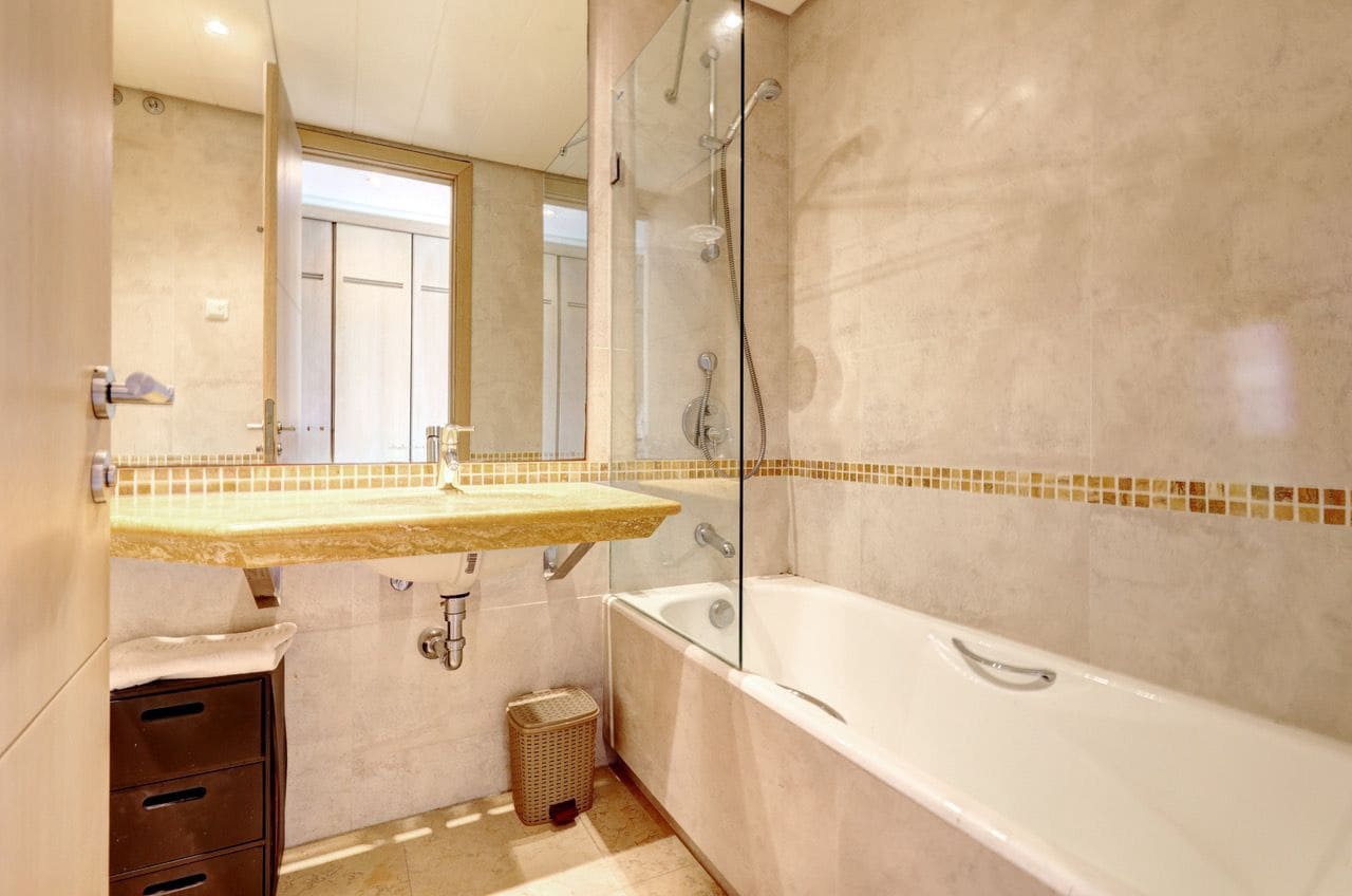Appartement de 2 chambres à louer à Sotogrande avec garage - 2 250 € (Ref: 9936009)